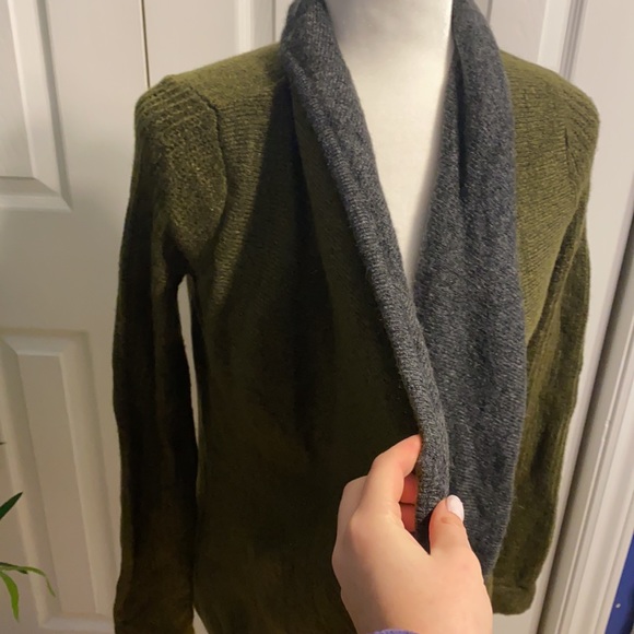 A&F super cozy cardigan - size xs (lots of stretch - could fit s/m) - Picture 2 of 6